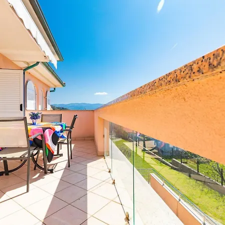 Daisy With A View Apartamento