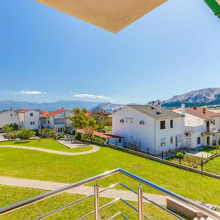 Apartman Daisy With A View