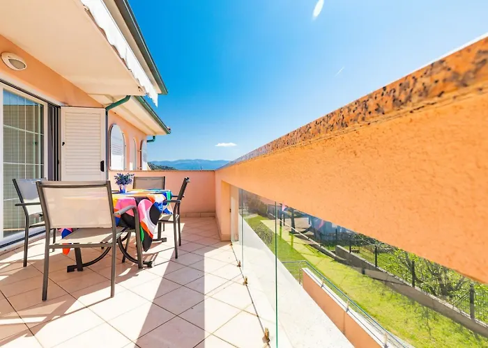 Daisy With A View Apartmán